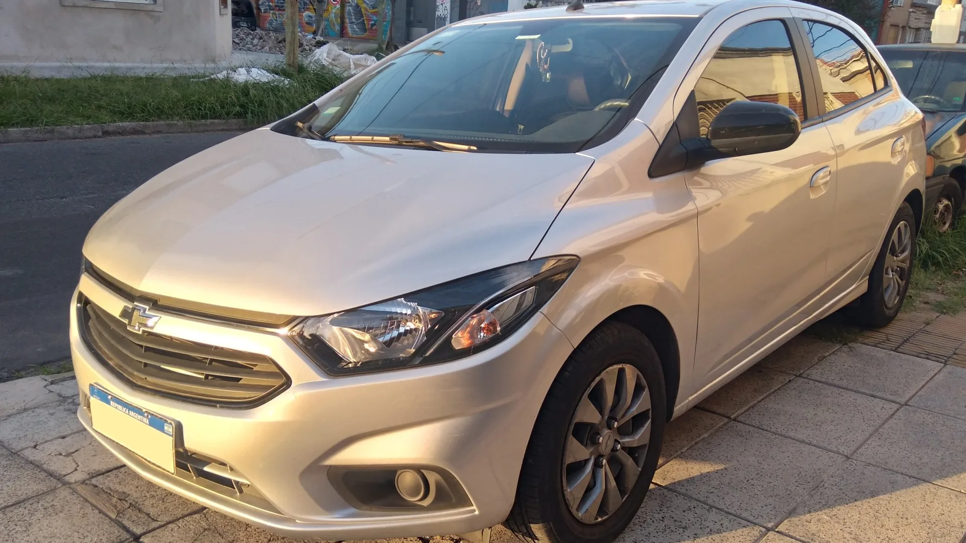 Hatch compacto economico com revisoes simples e consumo reduzido para iniciantes