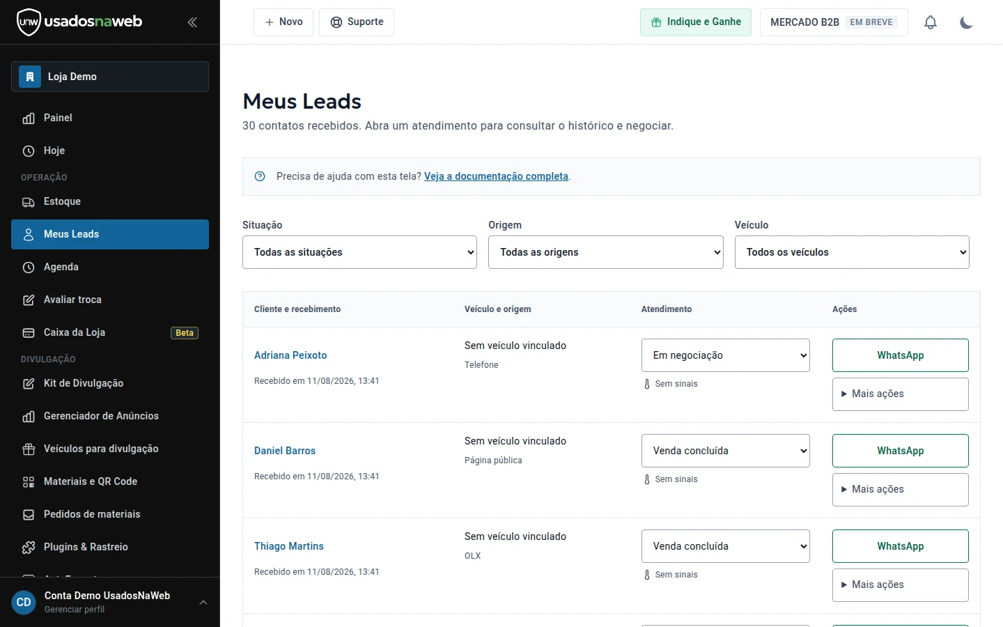 Lista de leads da loja com origem, veículo de interesse e status