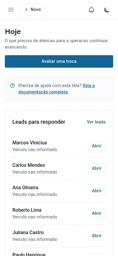 Tela Hoje no celular com botão para avaliar uma troca e lista de leads para responder